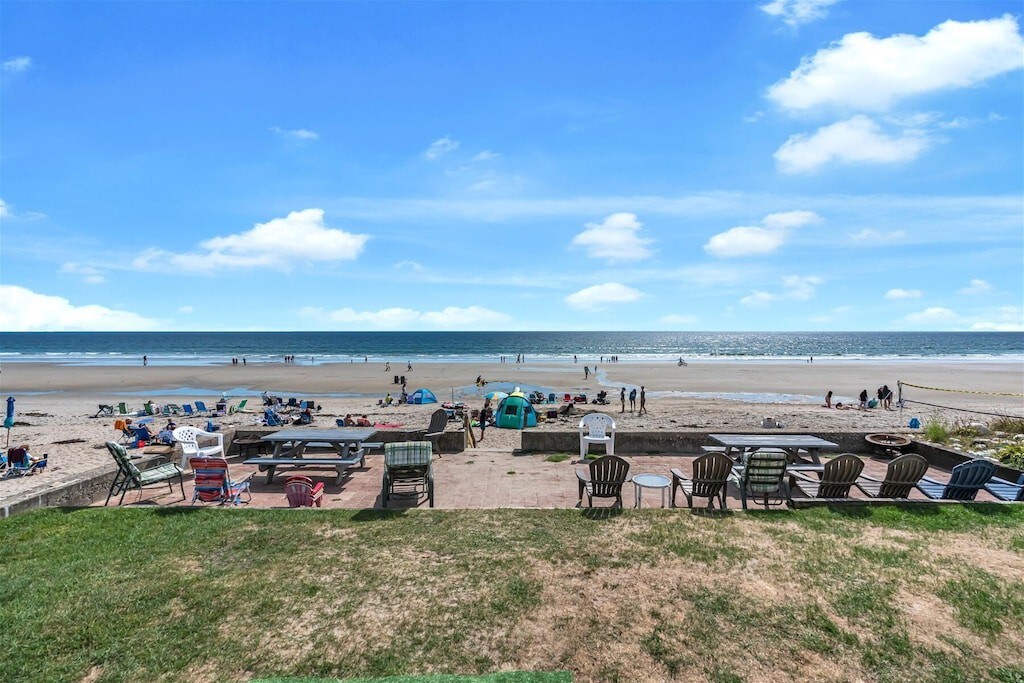 Oceanfront Moody Beach Oasis!