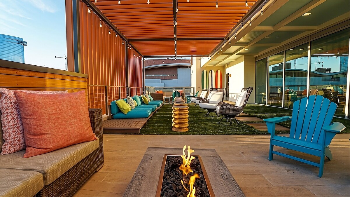 Sun and Music! Rooftop Pool, Firepit, Parking!