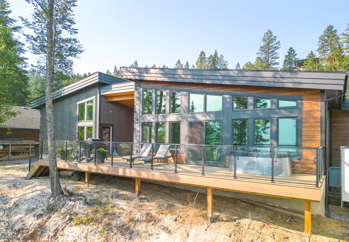 The Brae Cabin | Luxury | Lake Views | Large Deck