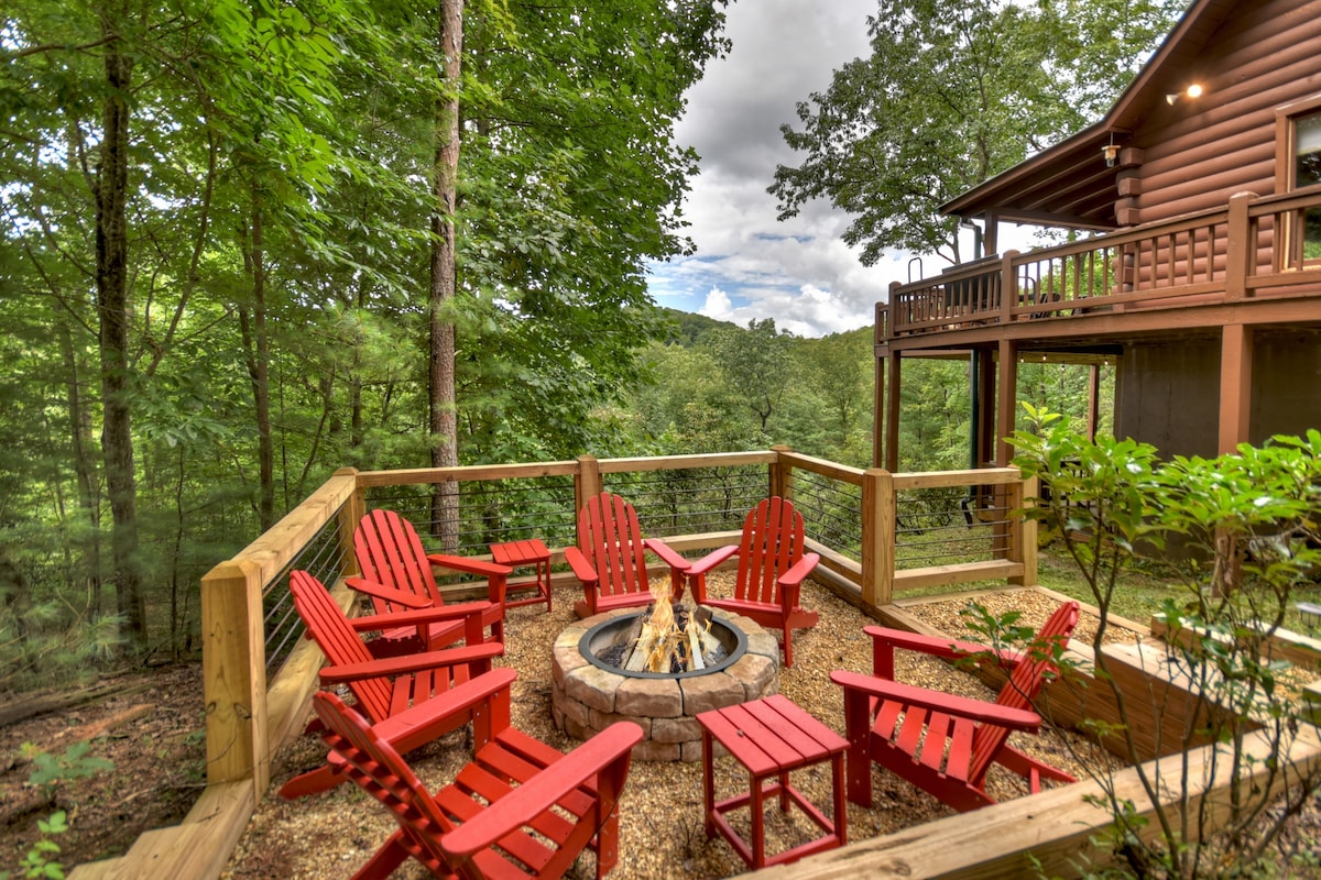 Rustic Ridge -mountain view, hot tub, pool table