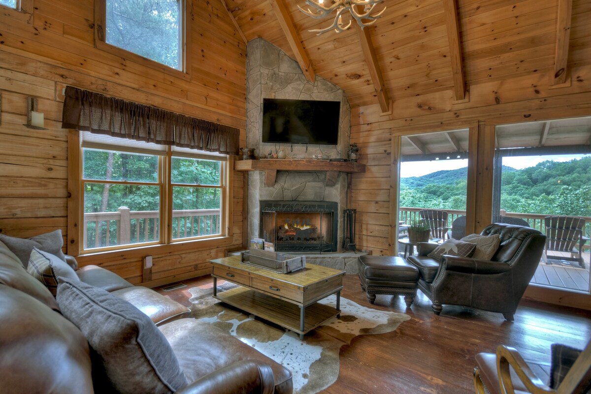 Rustic Ridge -mountain view, hot tub, pool table