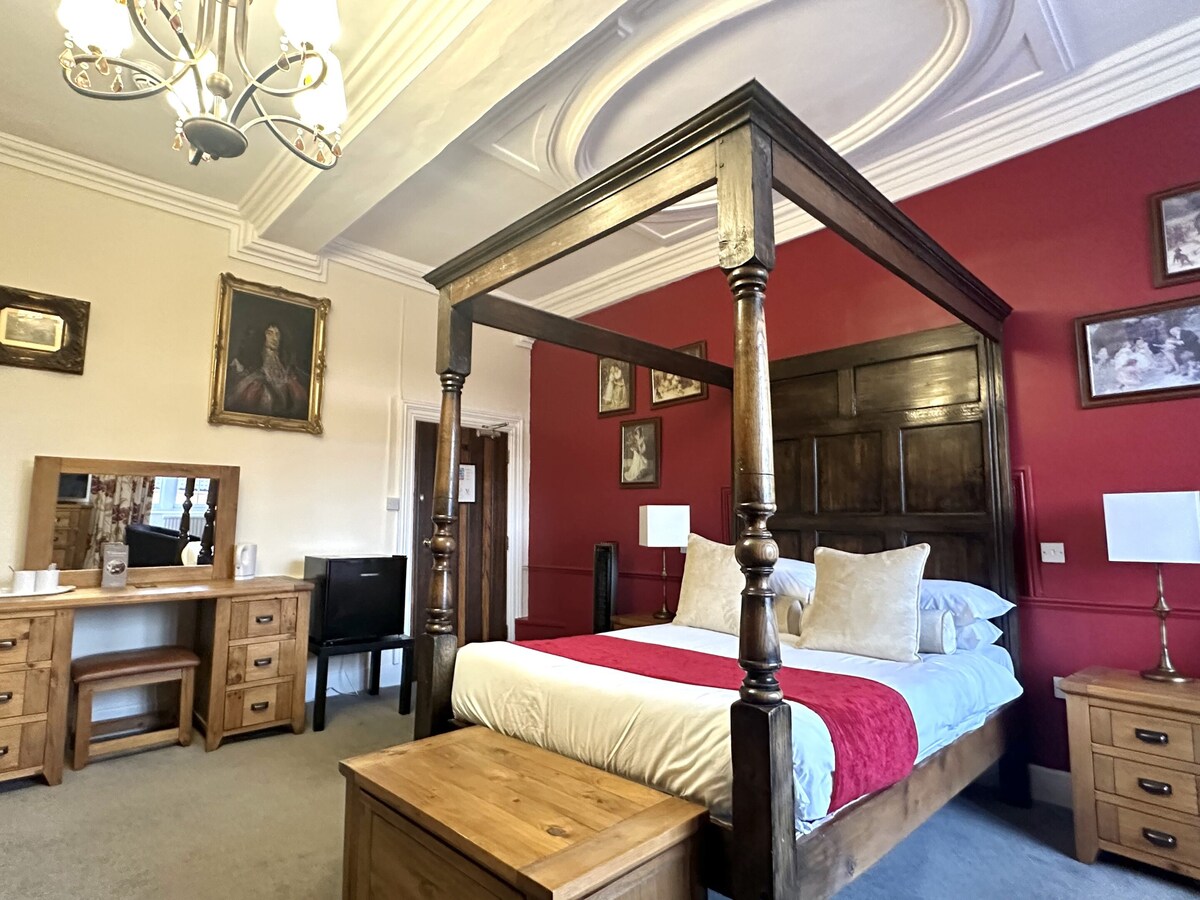 Superior (four Poster) Suite @ The Scole Hotel