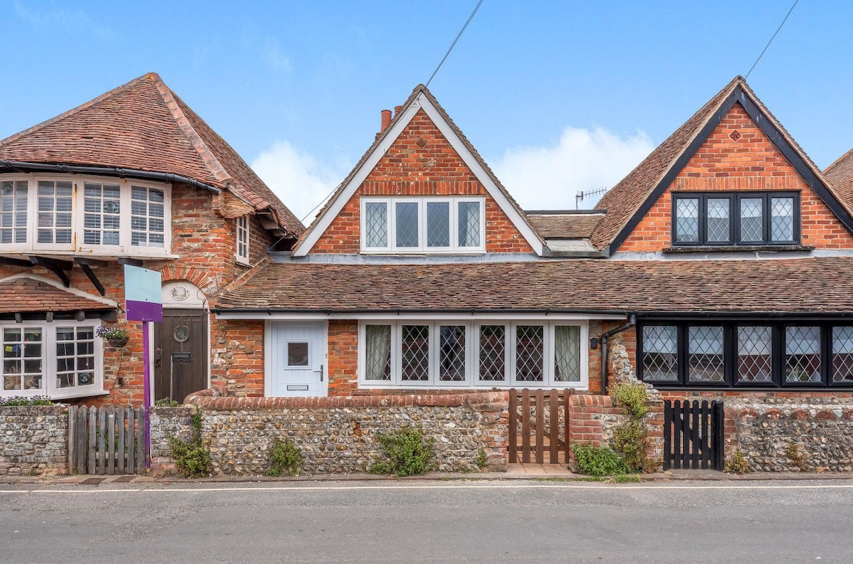 Cosy cottage just moments from the beach