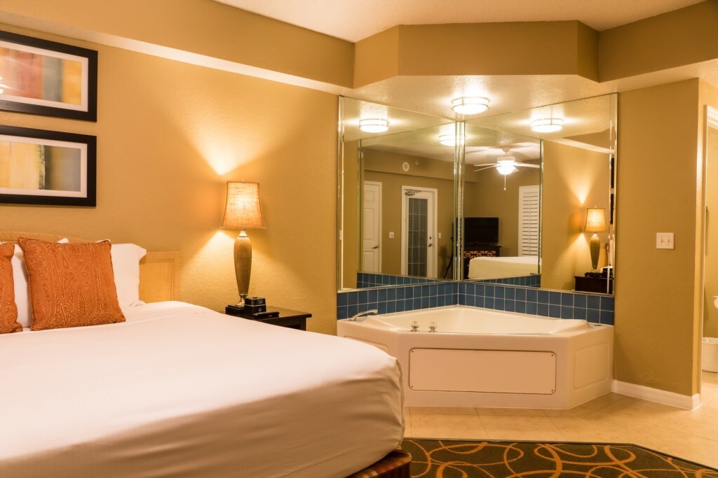 Orlando's Sunshine Resort - 2 Bedroom Condo