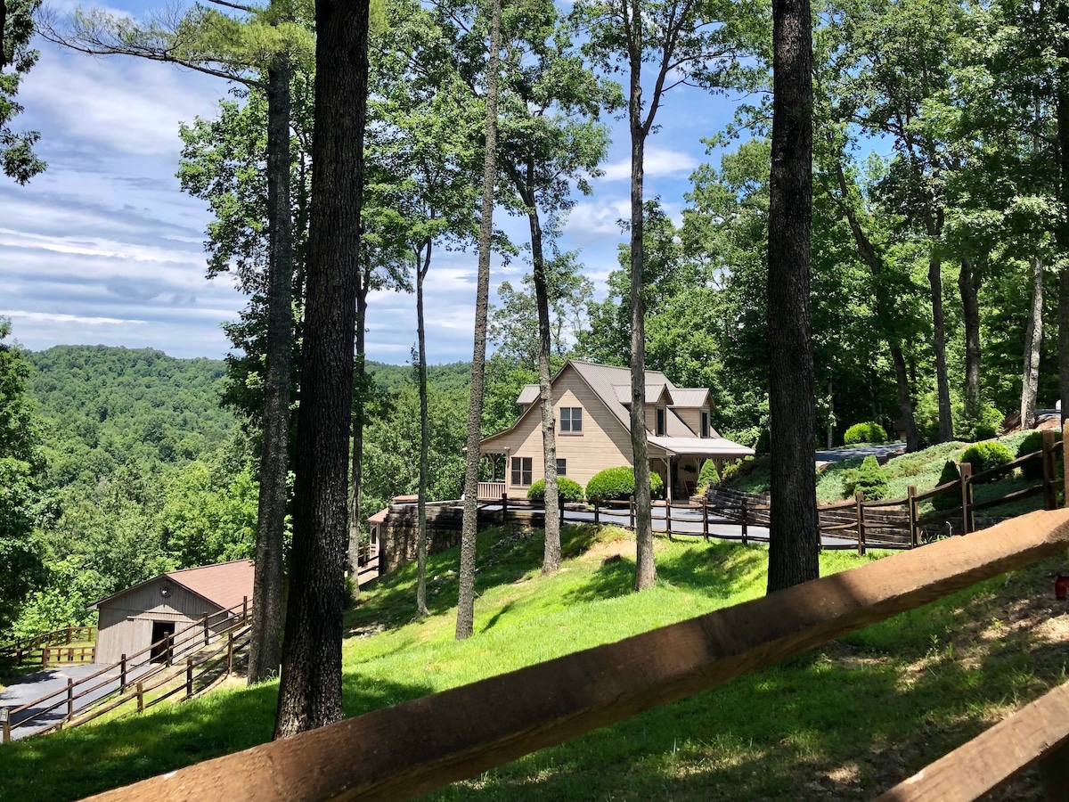 Happy Trails: Mountain Cabin, Screen Porch, Hot