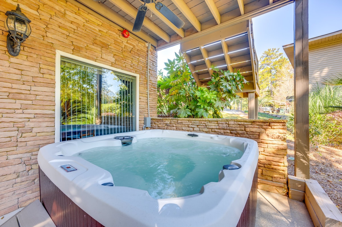 Waterfront Eatonton Escape w/ Private Hot Tub!