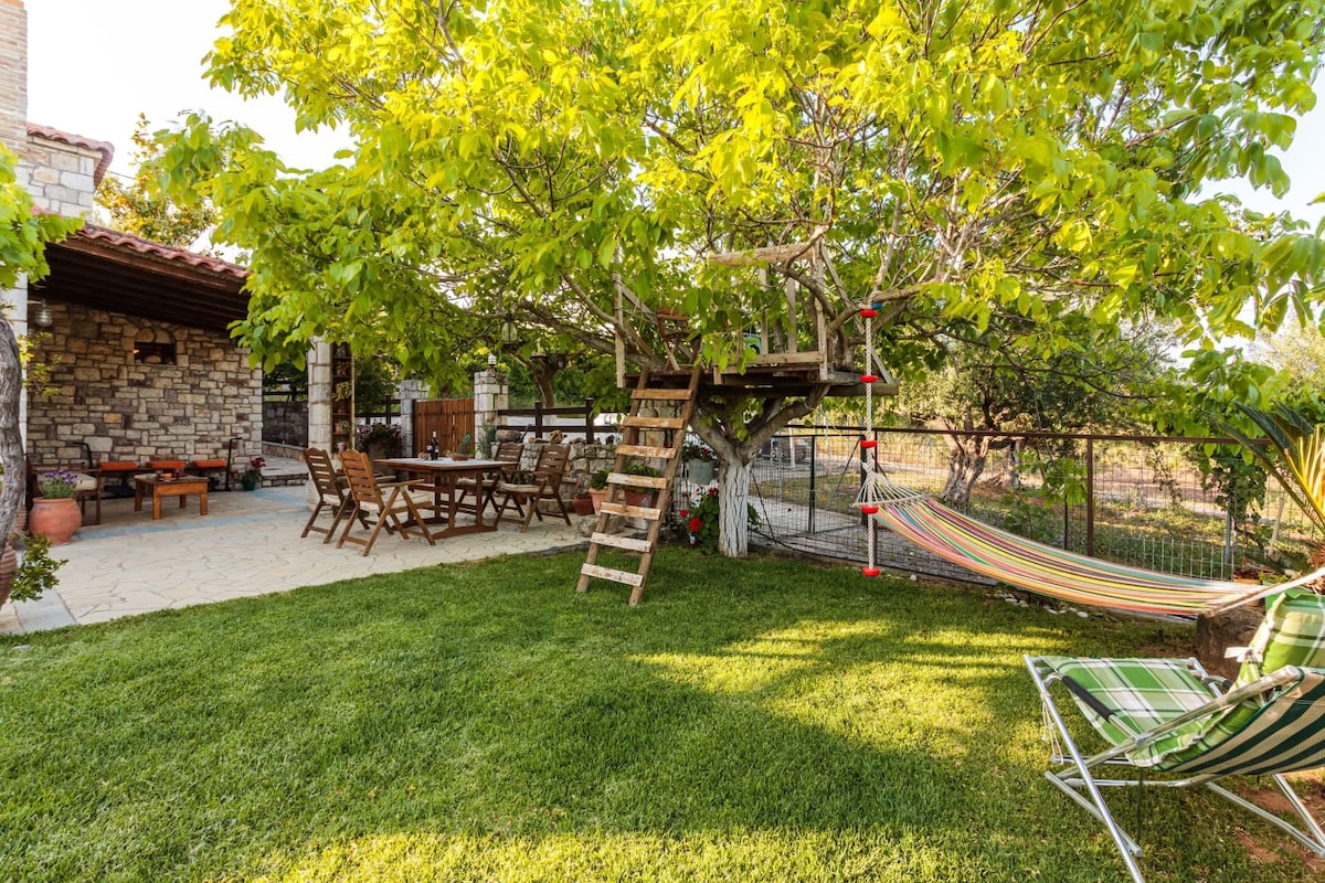 Petalidi Stone House with garden near the beach