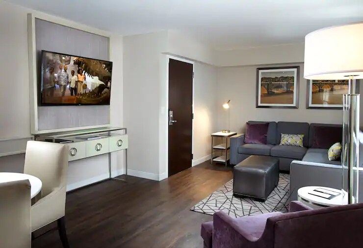 The District By Hilton - One Bedroom Lock Off