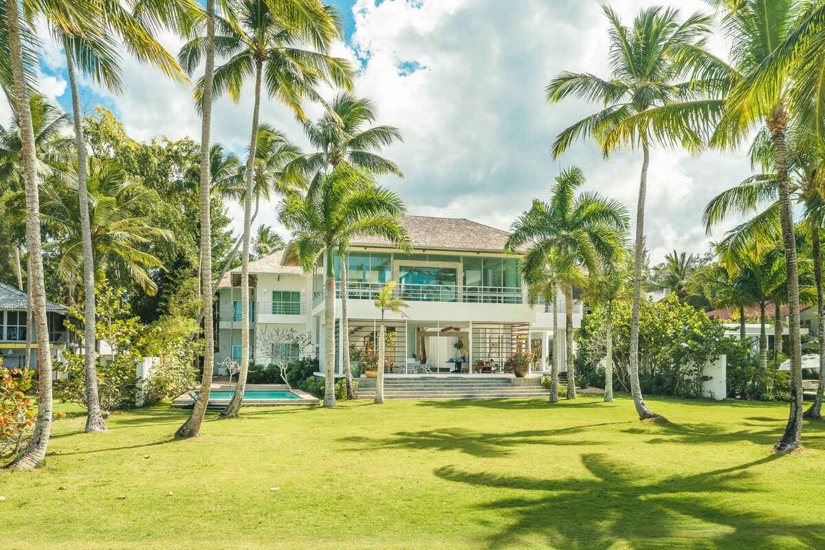 So Exclusive! Beachfront Villa at Las Terrenas