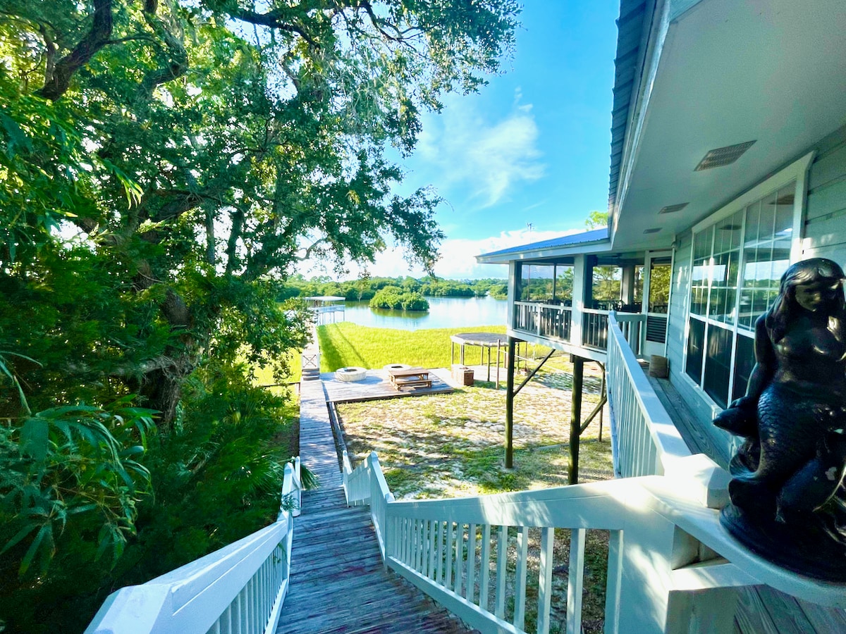 Spectacular Waterfront Property at Cloud 9!