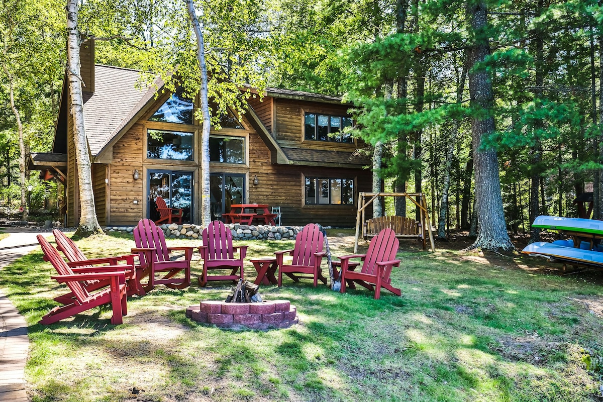 3BR Waterfront | Dock | Fireplace | Lakeside Deck