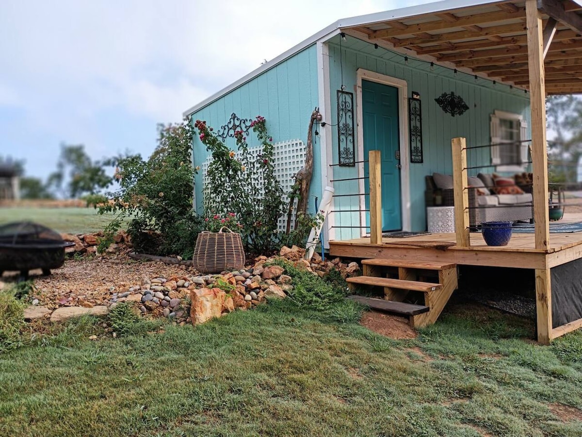 Gorgeous luxury waterfront tiny home on the bluffs