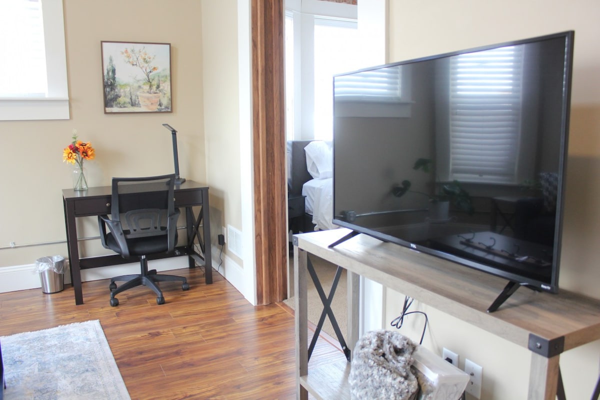 Charming 2BR Luxury Apartment | Downtown Kalamazoo