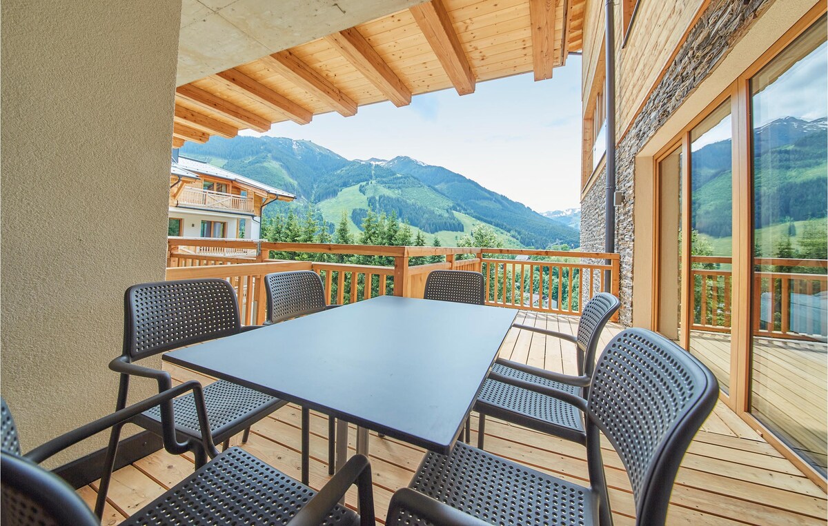 Gorgeous apartment in Saalbach with WiFi