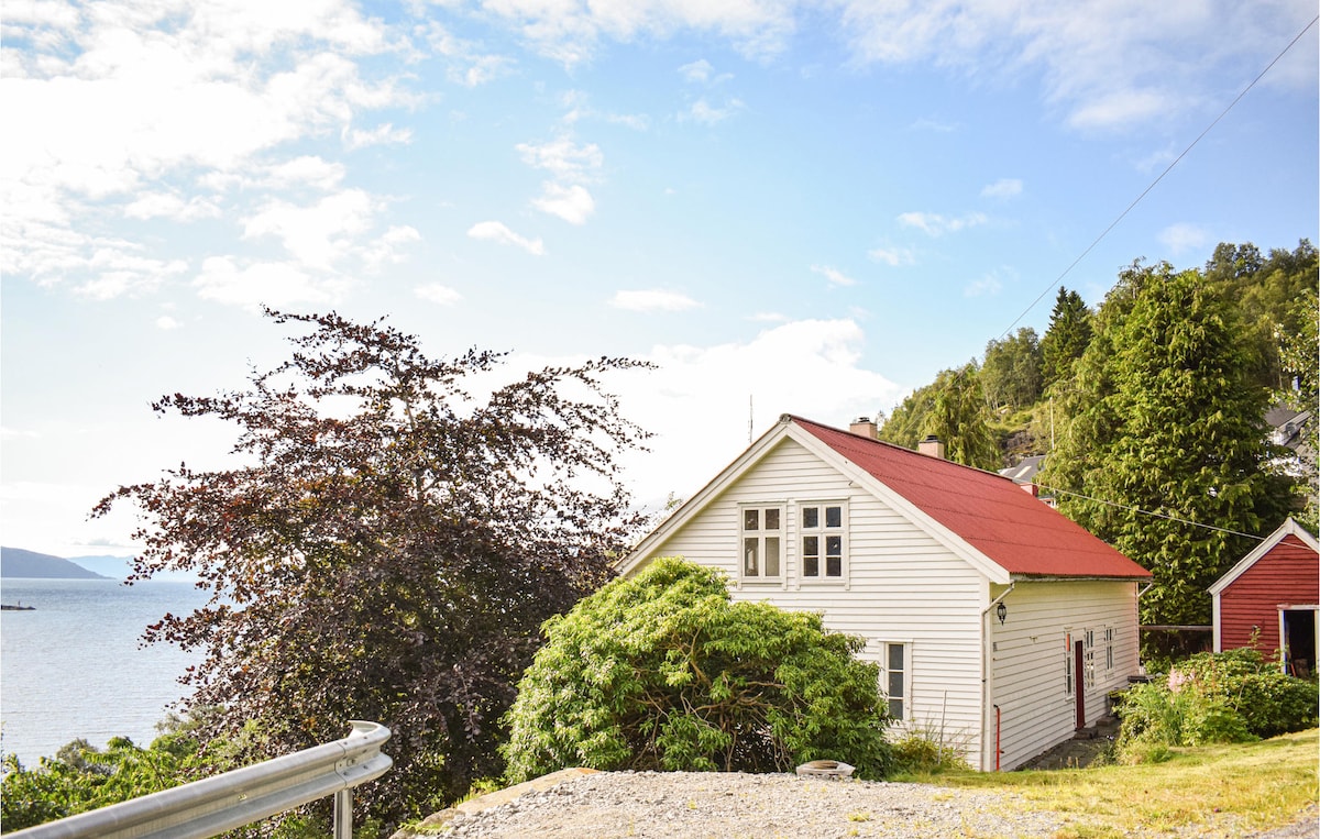 Stunning home in Brekke with kitchen