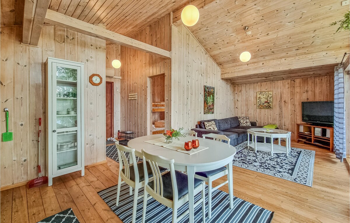 Amazing apartment in Färgelanda with kitchen