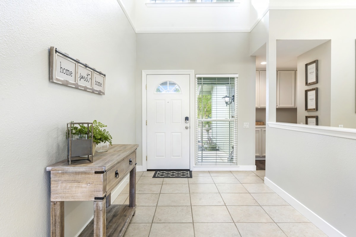 Pristine Folsom Home with Firepit & Pool