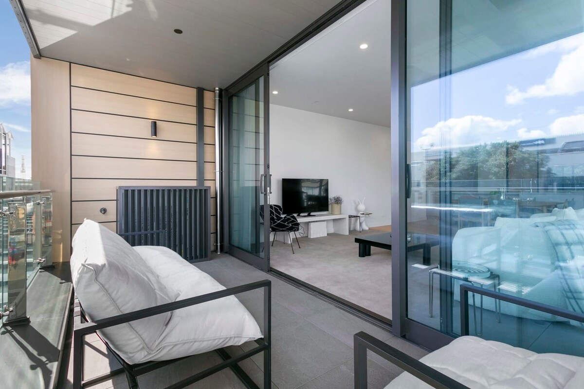 Modern and Spacious Living in Wynyard Quarter