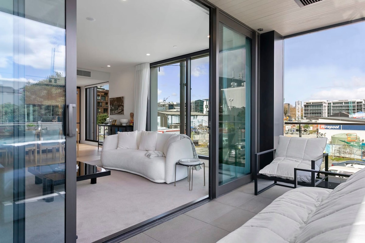 Modern and Spacious Living in Wynyard Quarter