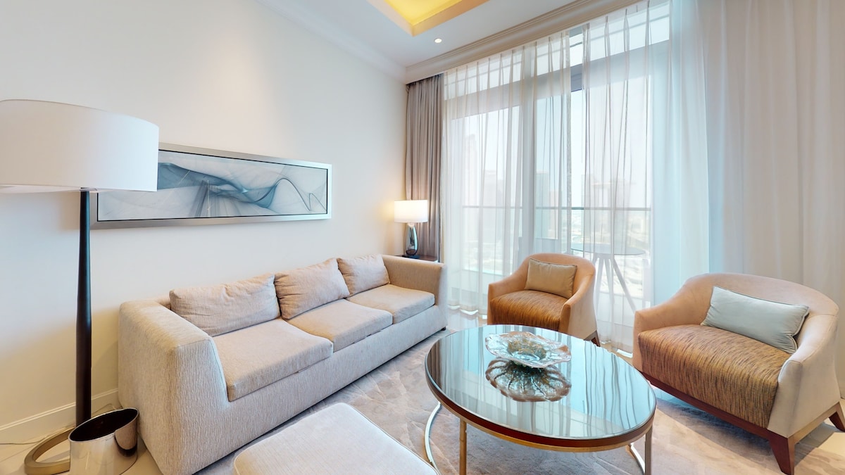 Upscale 2BR Apartment in Downtown Dubai