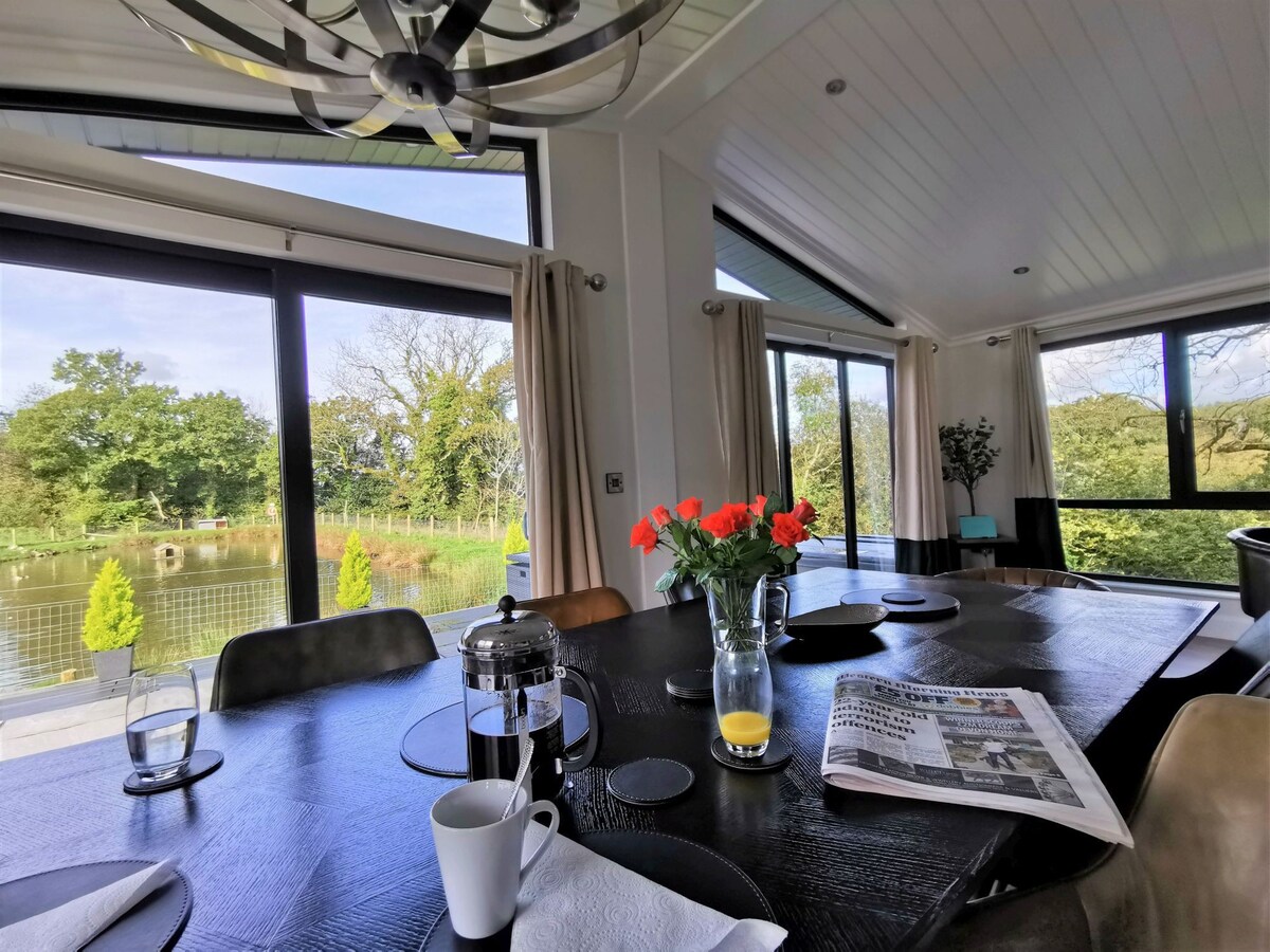 Maple Lodge, 20 Roadford Lake Lodges, Lifton