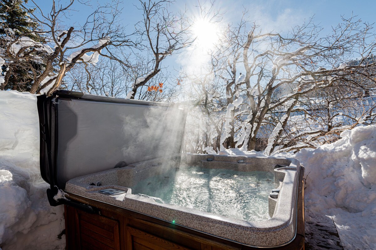 Sauna/Hot Tub & luxury Design at Pinnacle 1206!