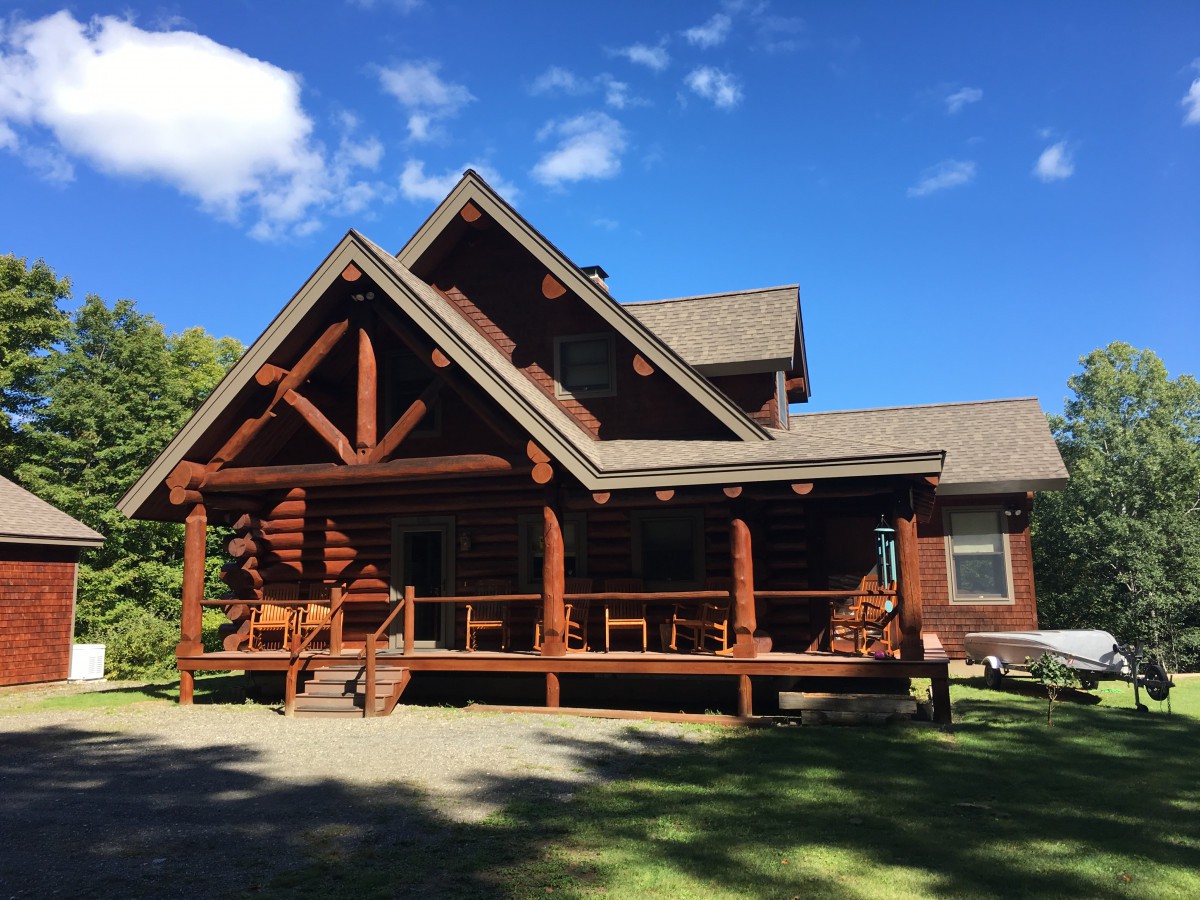 On trail Gorgeous Clean Log Home