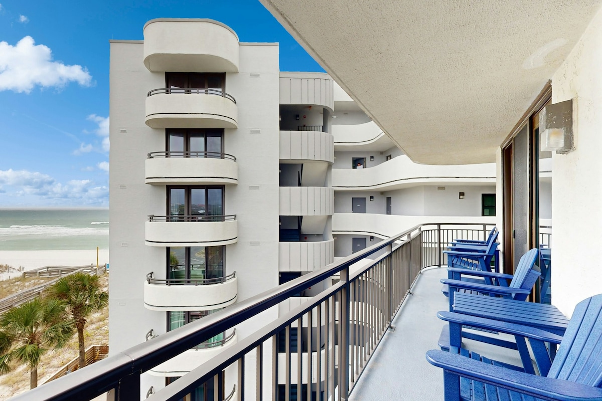 2BR Oceanfront 5th-Floor | Balcony | Pool