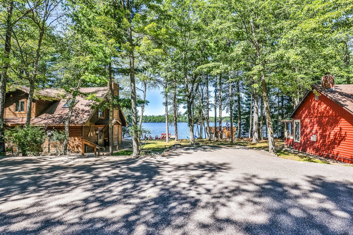 5BR Lakefront | Dock | Fireplace | Deck