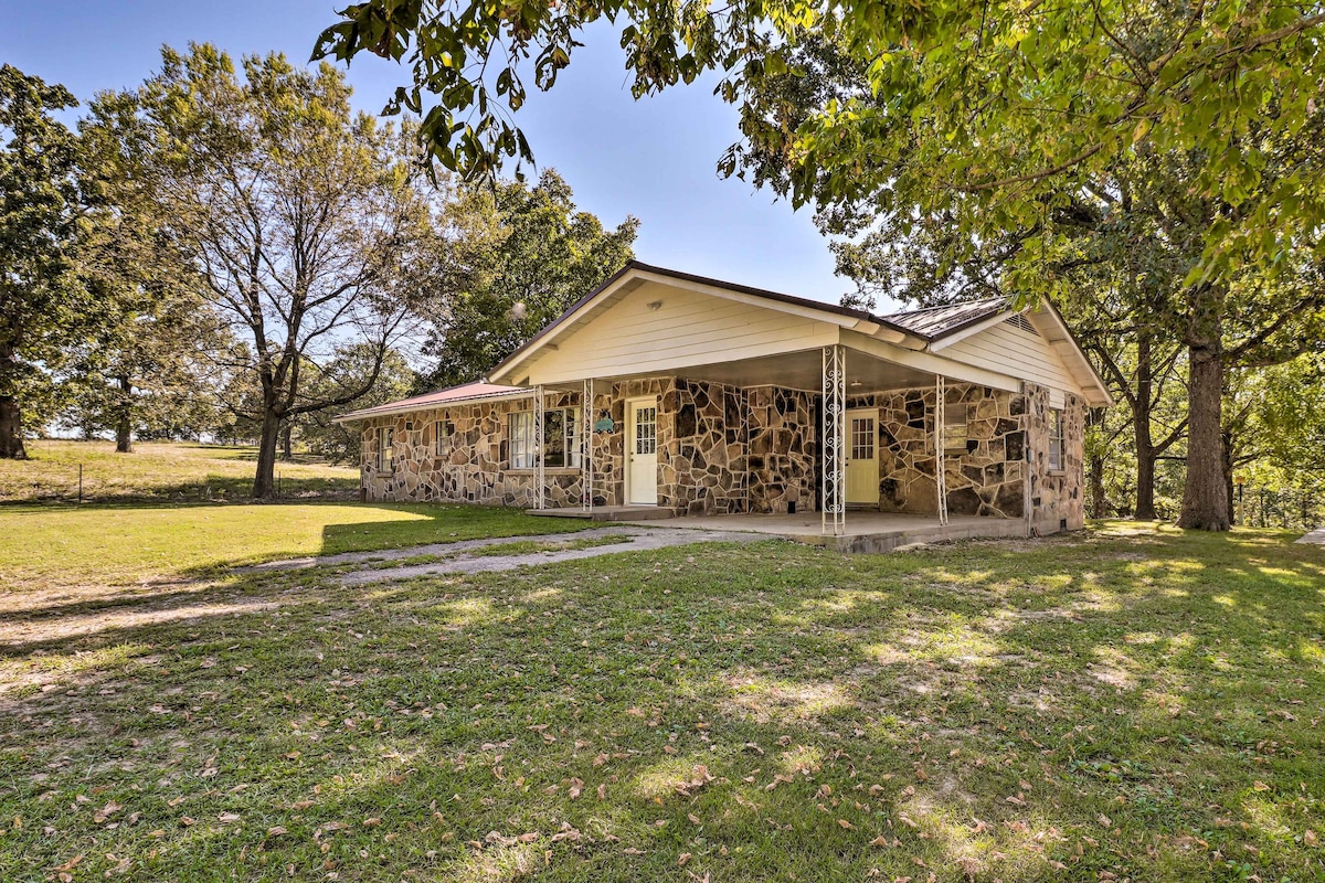 'The Old Parsonage' Pindall House w/ Patio!