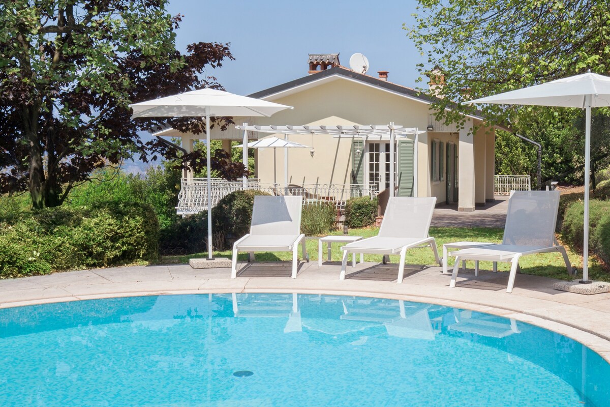Ilaria别墅，带私人泳池和湖景