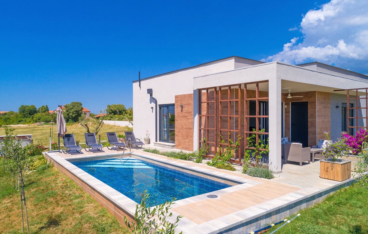 Villa Lily with Private Pool and a Lovely Garden