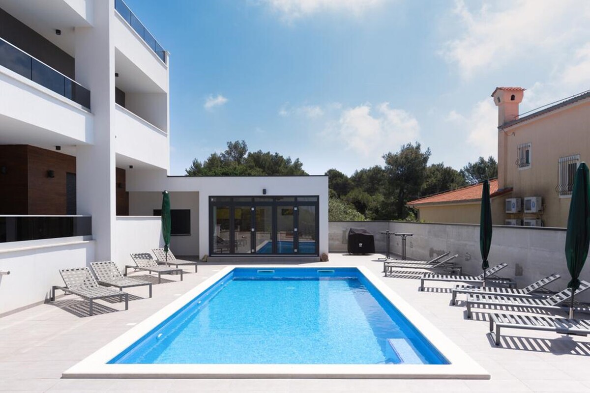 Villa Histra - Private Pool, Sea View, 5 Bedrooms