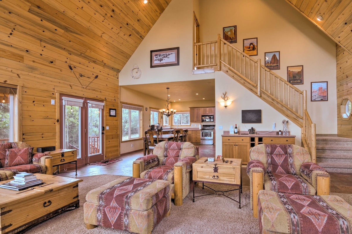 Gorgeous Alton Cabin w/ Deck + Mountain Views