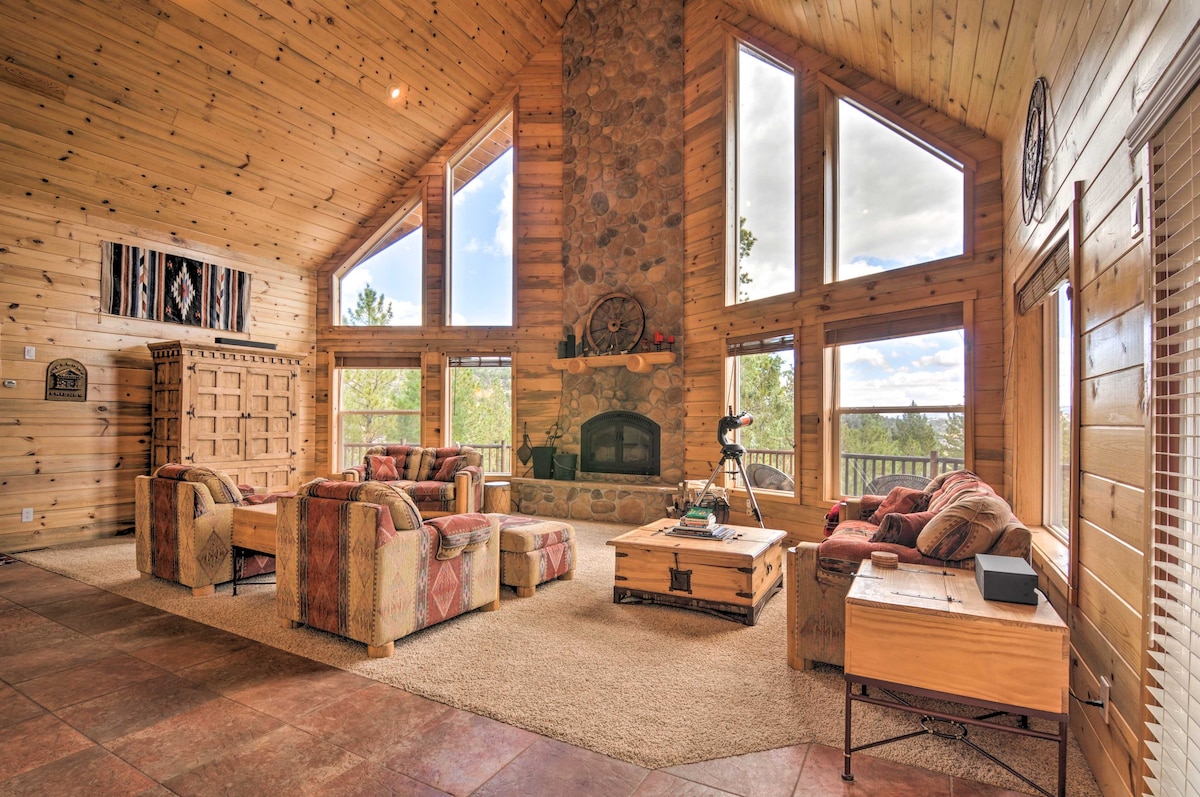 Gorgeous Alton Cabin w/ Deck + Mountain Views