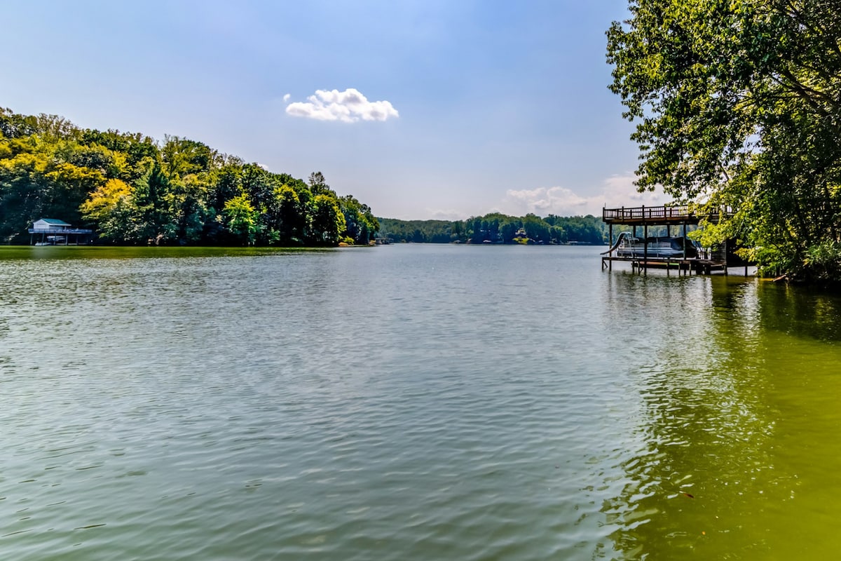 3BR Lakefront | Deck | Dock | Firepit | Game Room