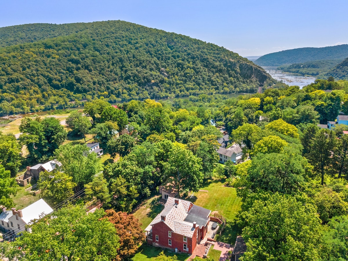 White House Inn - Historic Home in Harpers Ferry!