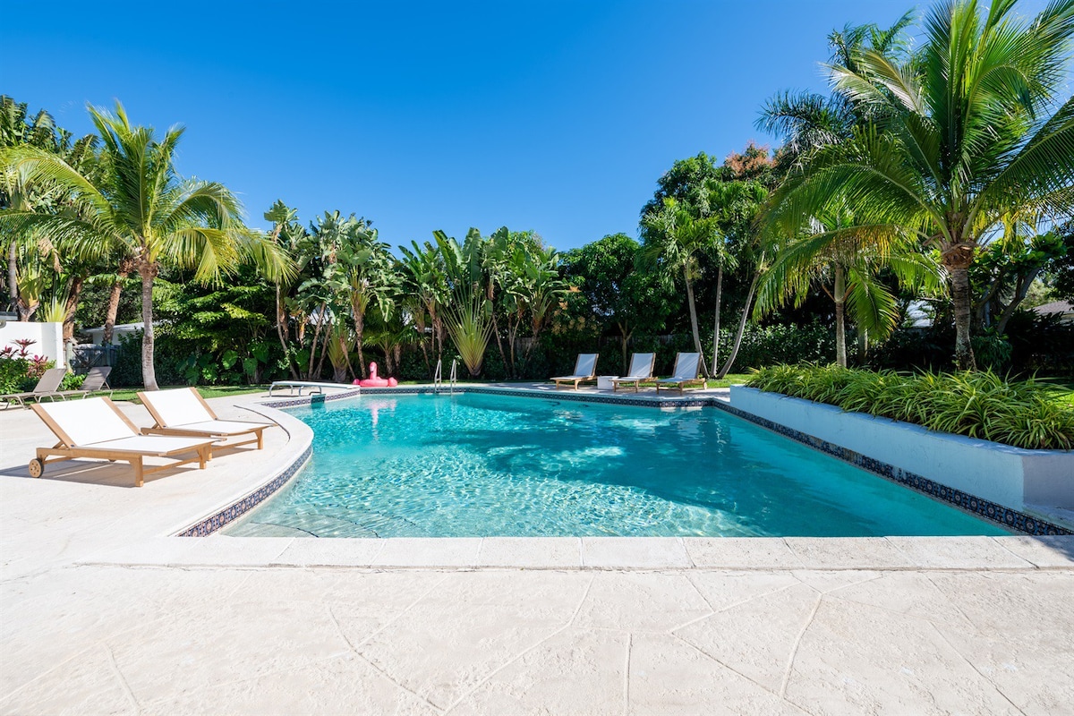 The Grand Palm Château- Luxury Family Home W/Pool