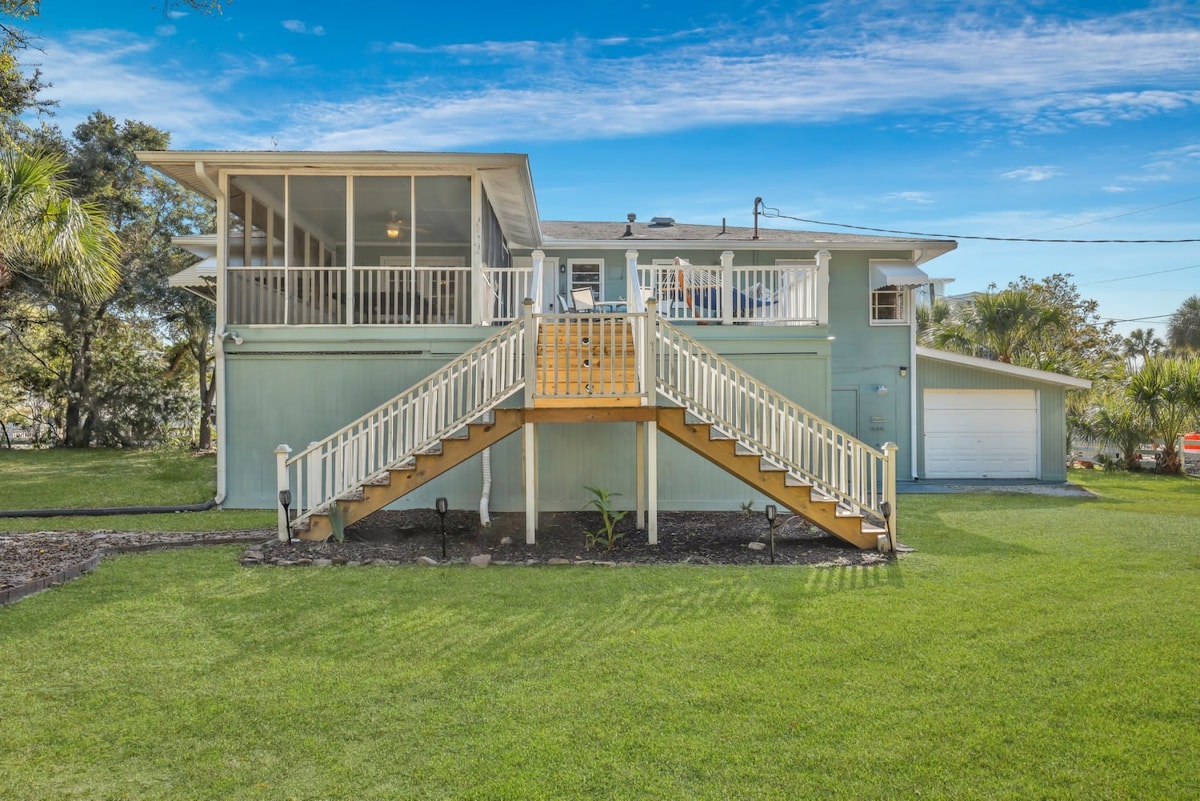 Sandy Feet Retreat Unit A 3 BR Unit steps to beach