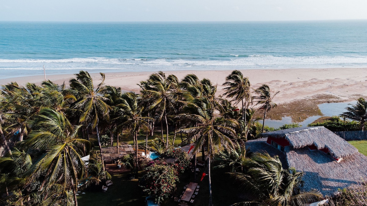 Vila pé na areia com vista incrível em Coqueiro