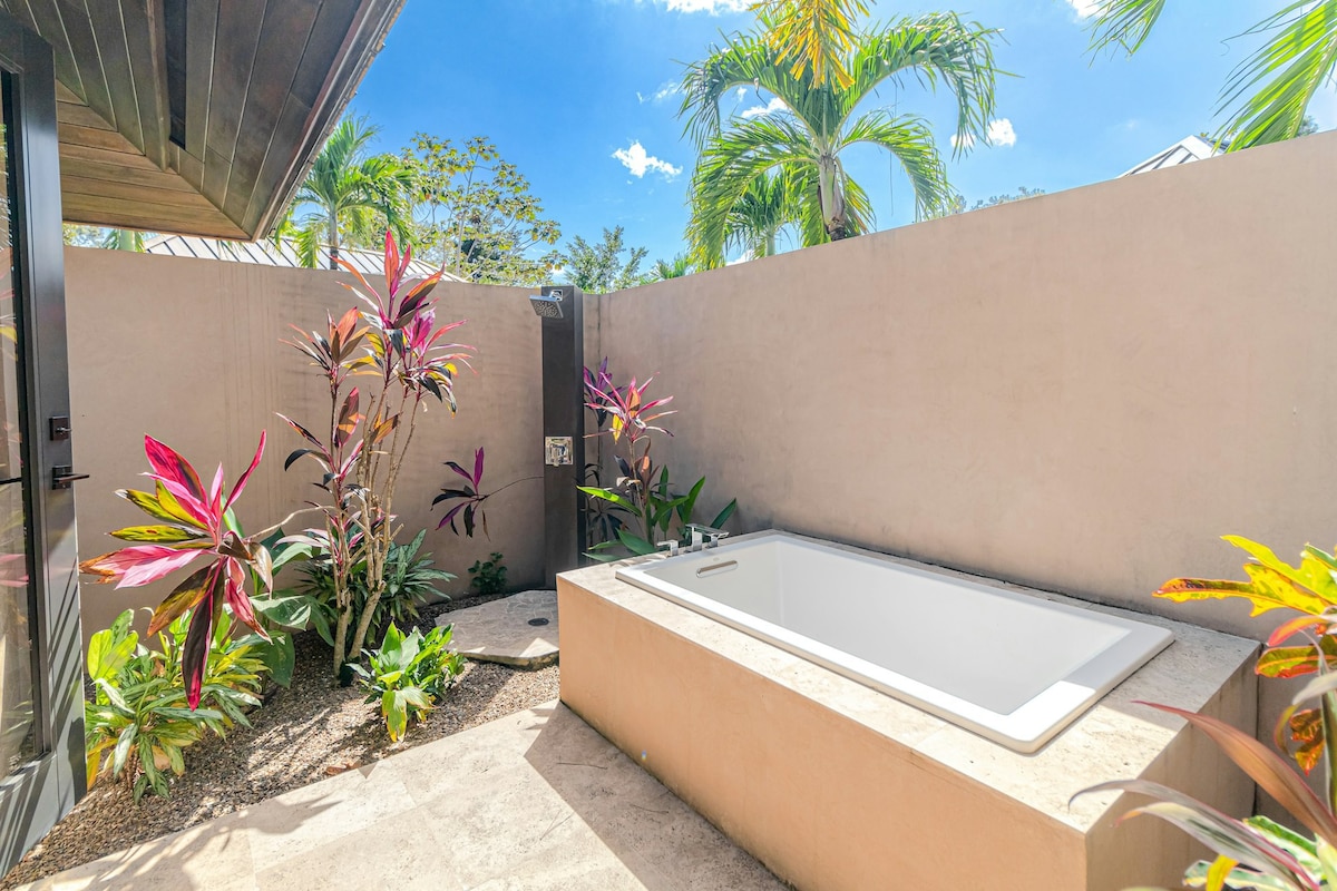 Luxurious 2BR Dog Friendly | Private Pool | Patio