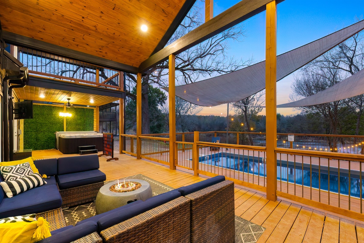 4BR *Riverfront*| Heated Pool, Fish, Kayak, Tube