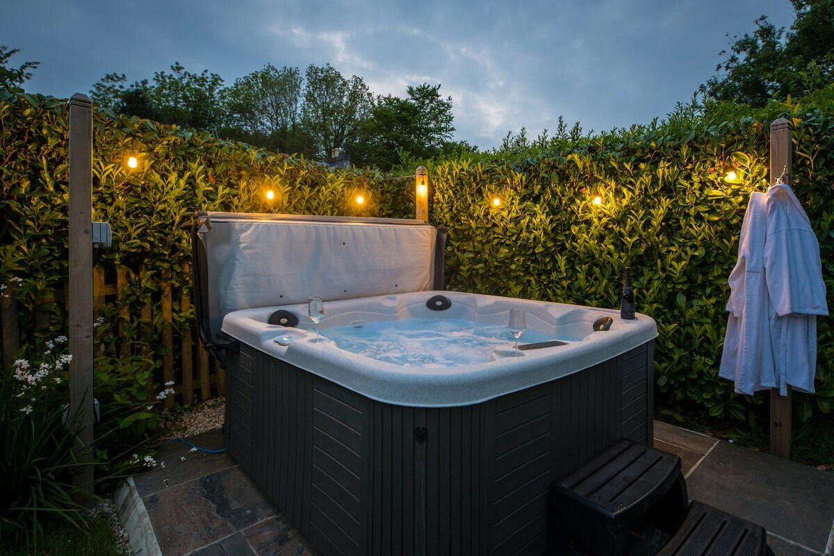 Threshing Barn, luxury retreat with hot tub