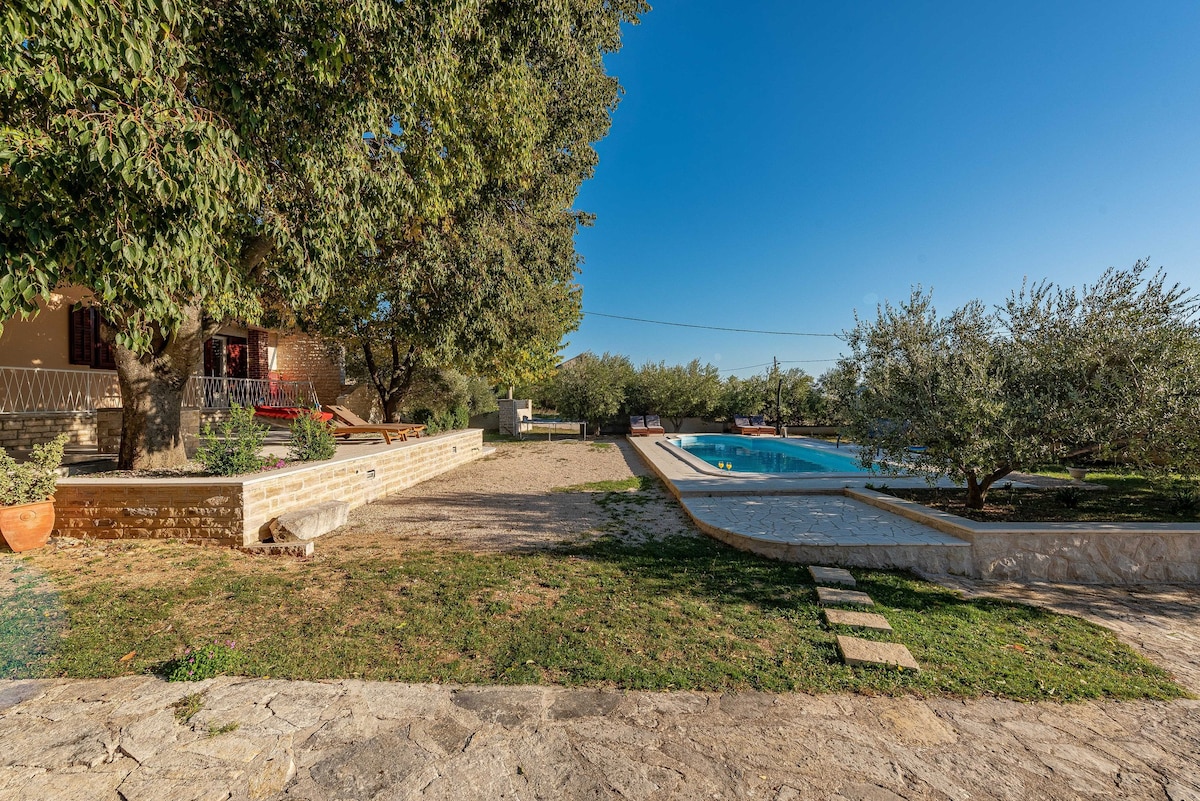 Holiday Home Apios-Three Bdr HolidayHome with Pool