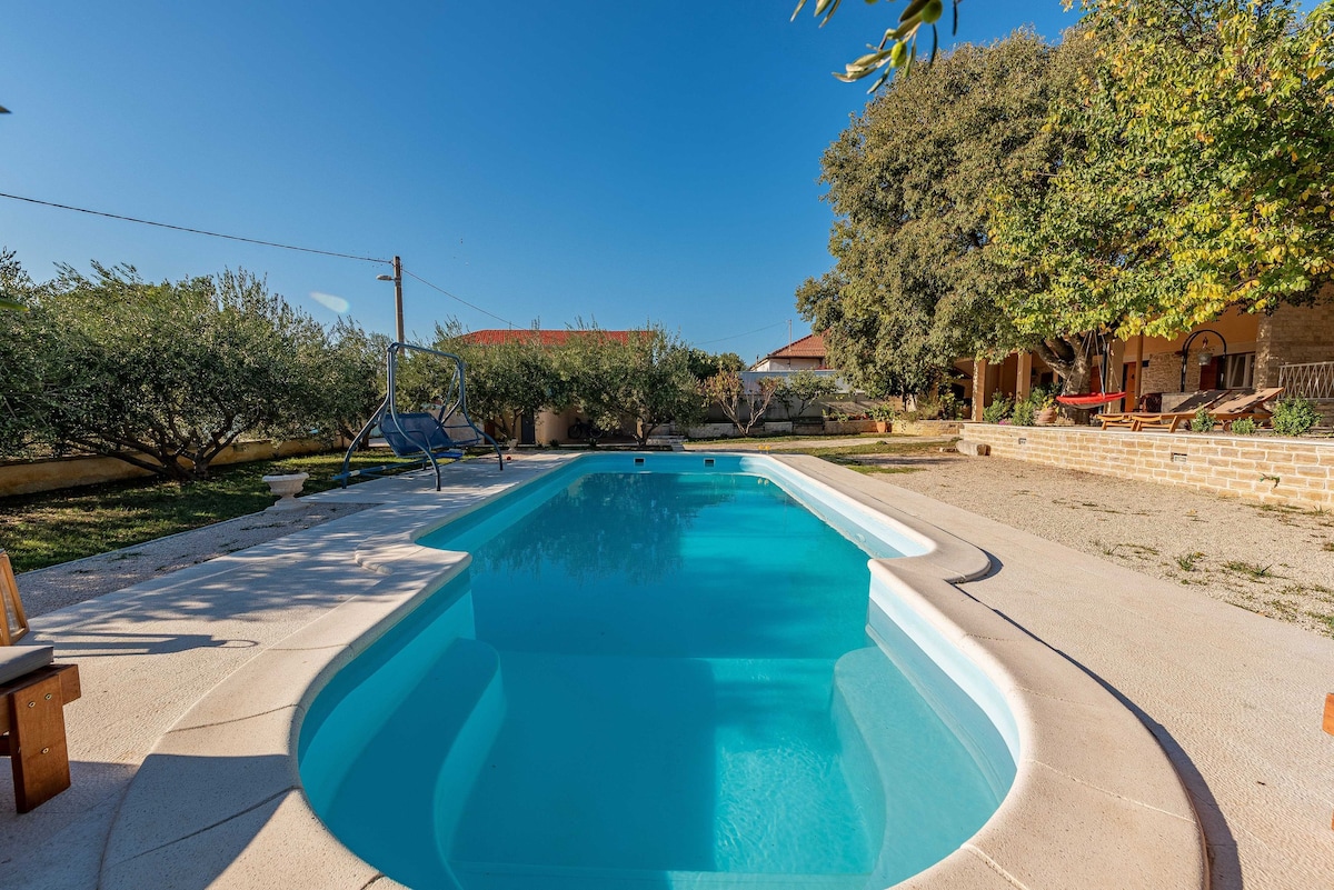 Holiday Home Apios-Three Bdr HolidayHome with Pool