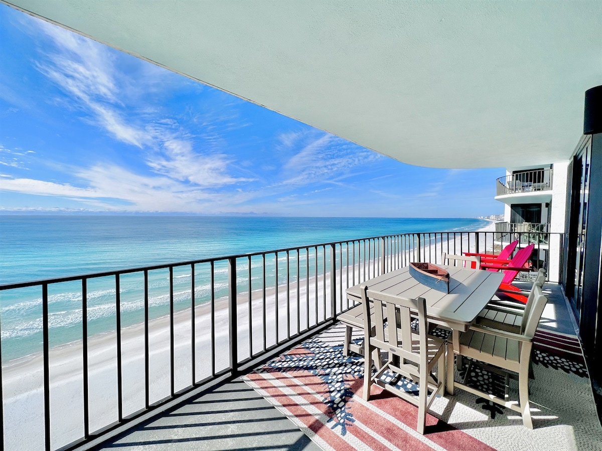 Reach the Beach!  Beachfront Condo, 3Bd/3BA, Great