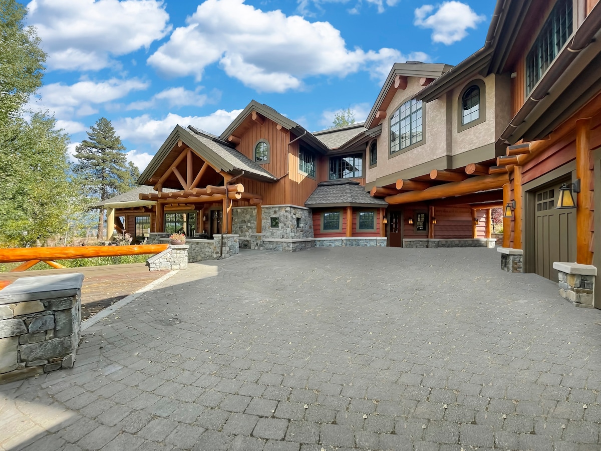 Executive Chalet in Tamarack Resort on Golf Course