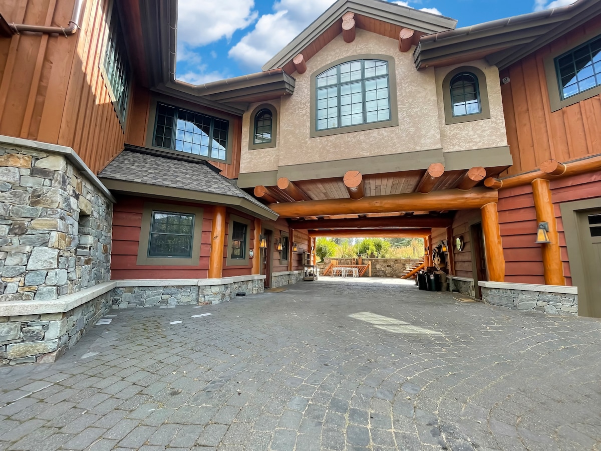 Executive Chalet in Tamarack Resort on Golf Course