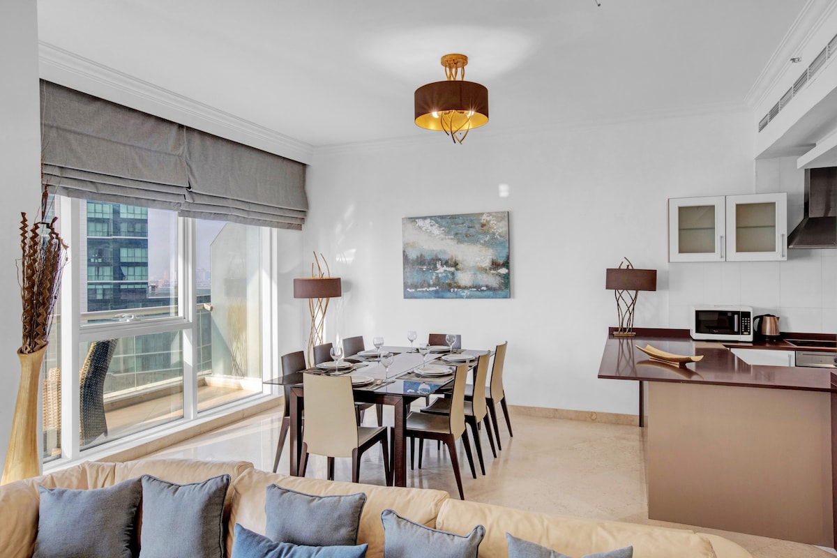 位于迪拜码头的现代4卧室，可欣赏海景