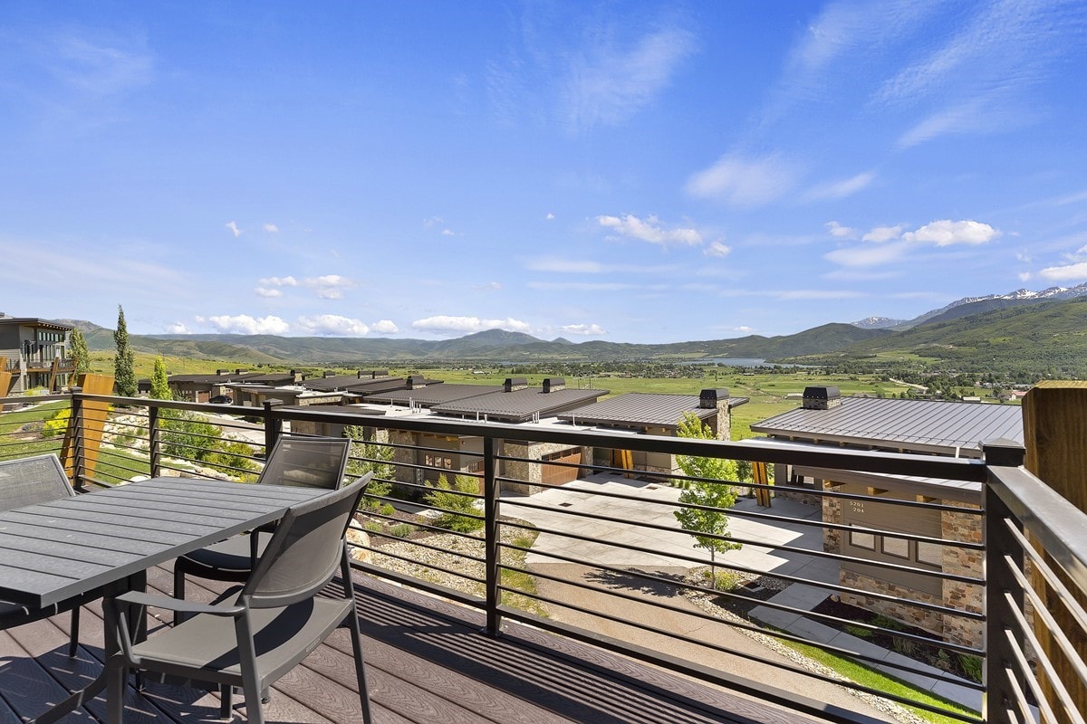 Beautiful Modern Townhome with Amazing Views